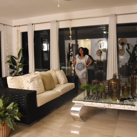 Meet your Posher, Claudia - Picture 2 of 3